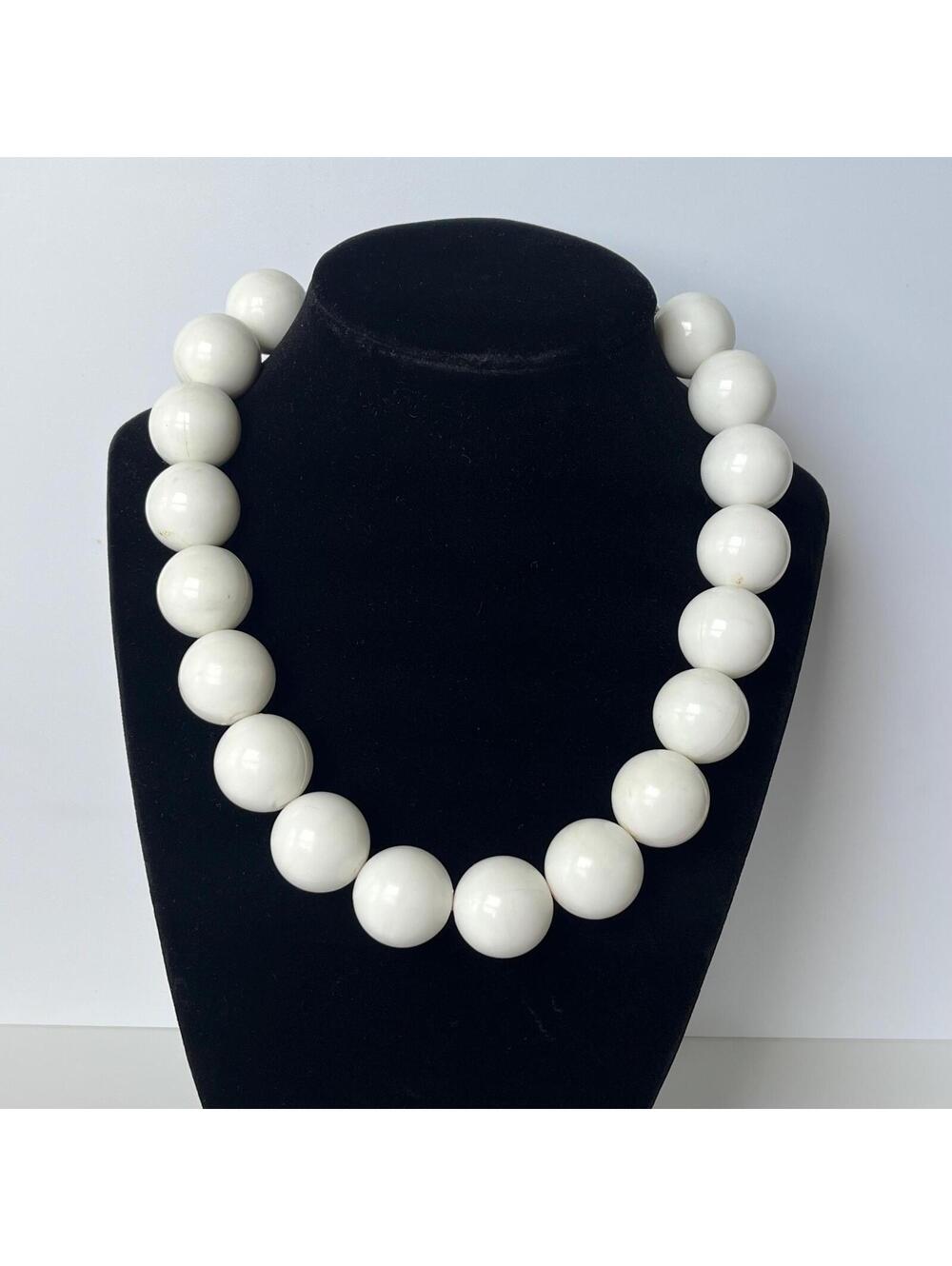 Vintage Chunky White Beaded Necklace Oversized Round Beads Mod Statement Costume